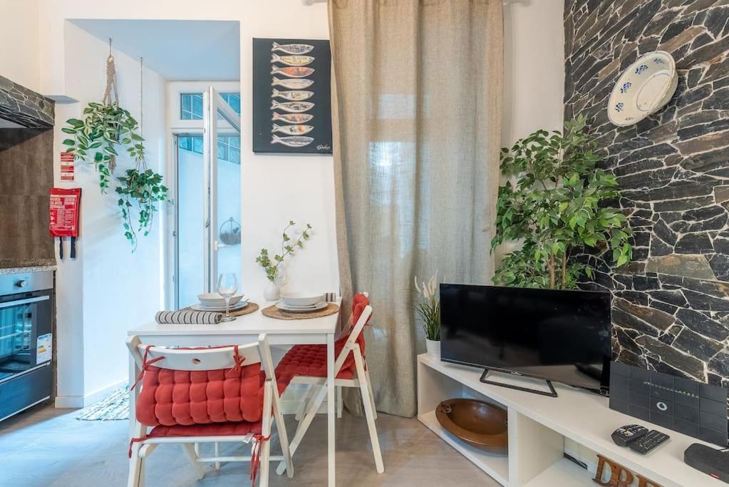 Modern Rustic Apartment In Graca Лісабон Екстер'єр фото